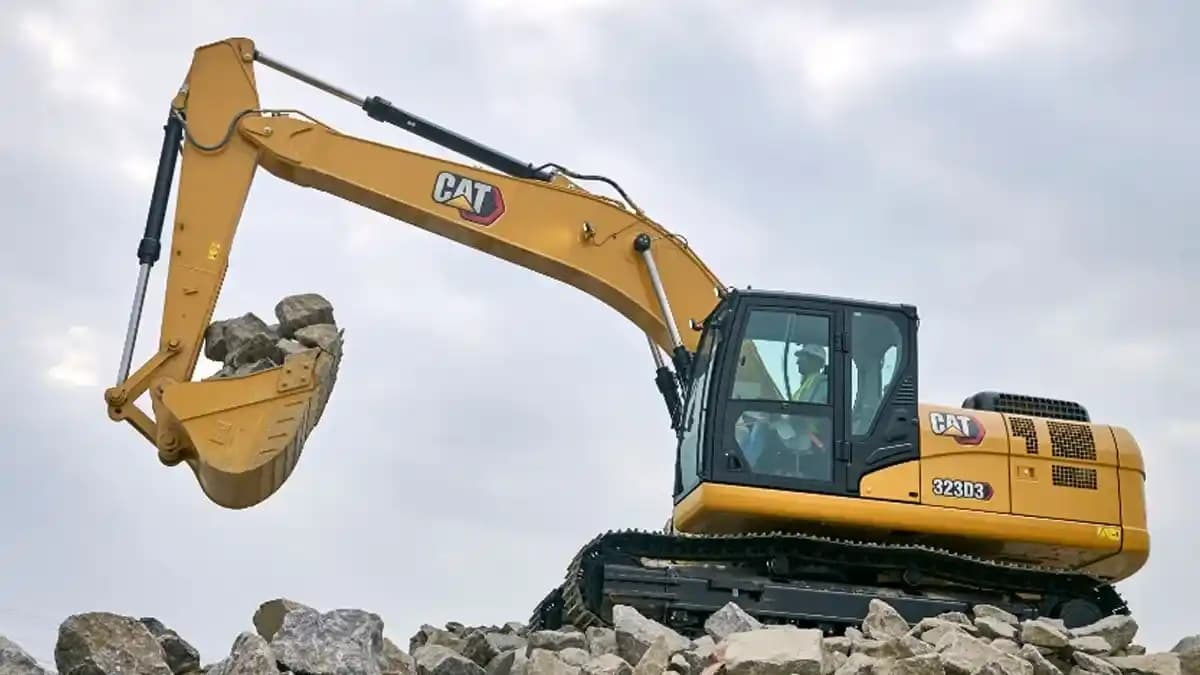 Excavadora CAT 323D3